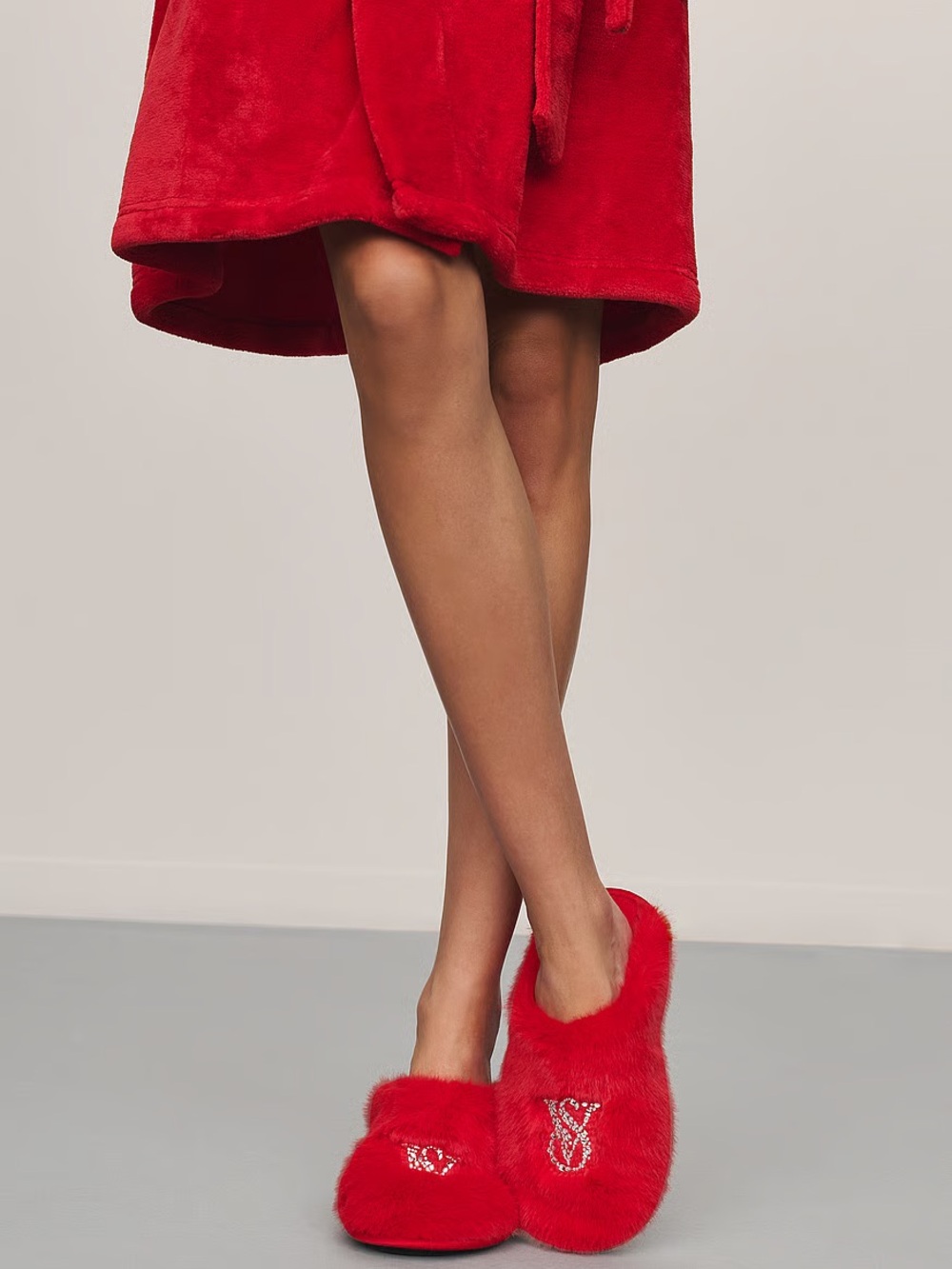 Victoria's Secret Red Luxe Plush Closed-Toe Slippers S
